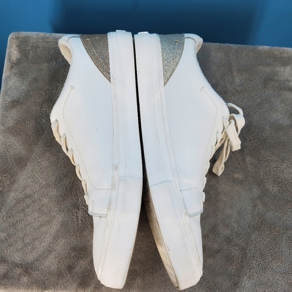 Tretorn white sneakers with gold sparkle heel 9.5 - Picture 3 of 11